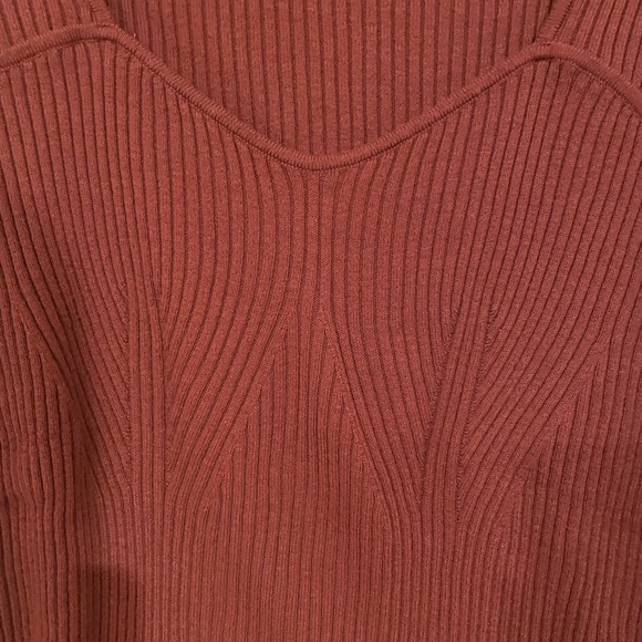 Ribbed V-Neck Rust Top - Picture 2 of 5